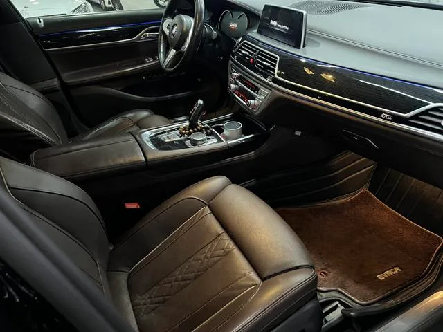 BMW 7 Series 2018 740Li Leading Type M Sports suit exterior photo 5