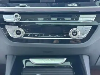 BMW X3 2021 xDrive25i M Sports suit interior photo 10 BMW X3 2021 xDrive25i M Sports suit interior photo 10