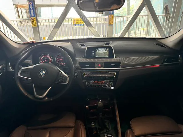 BMW X1 2018 xDrive20Li Premium Class interior photo 7 BMW X1 2018 xDrive20Li Premium Class interior photo 7