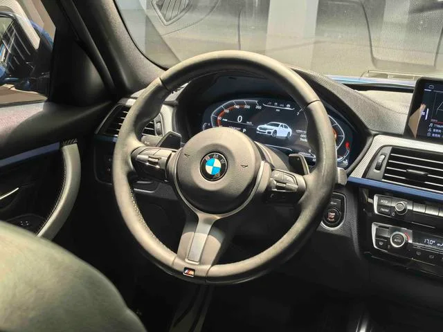 BMW 3 Series 2019 320Li M Conjunto deportivo interior foto 9 BMW 3 Series 2019 320Li M Conjunto deportivo interior foto 9