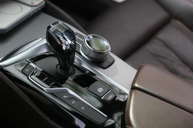 BMW 6 Series GT 2018 640i xDrive M Sports suit exterior photo 8