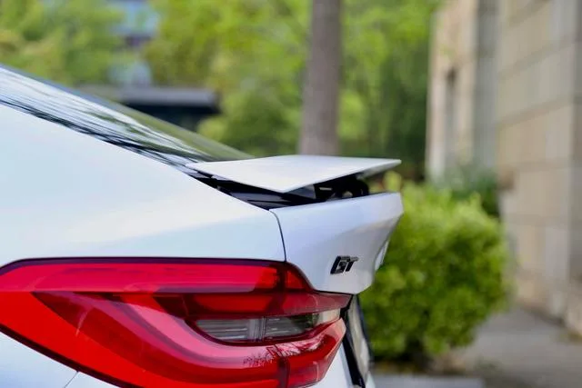 BMW 6 Series GT 2018 640i xDrive M Sports suit exterior photo 9