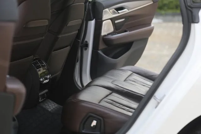 BMW 6 Series GT 2018 640i xDrive M Sports suit interior photo 12