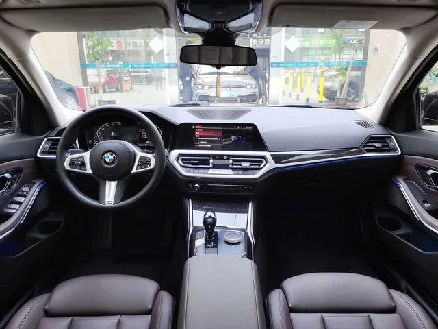 BMW 3 Series 2020 Reforma 325Li M Conjunto deportivo exterior foto 6 BMW 3 Series 2020 Reforma 325Li M Conjunto deportivo exterior foto 6