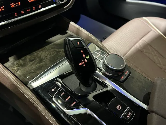 BMW 5 Series 2021 525Li Luxury Set interior photo 13 BMW 5 Series 2021 525Li Luxury Set interior photo 13