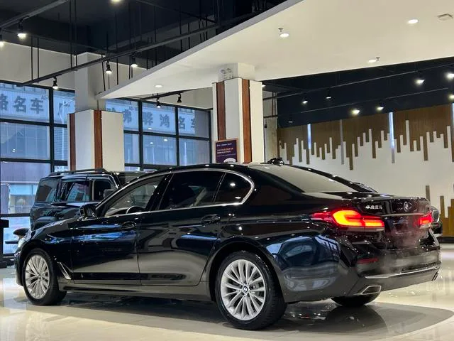 BMW 5 Series 2021 525Li Luxury Set interior photo 17 BMW 5 Series 2021 525Li Luxury Set interior photo 17