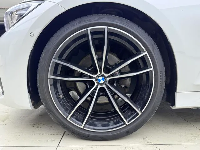 BMW 3 Series 2021 325Li M Sports Night Suit interior photo 9 BMW 3 Series 2021 325Li M Sports Night Suit interior photo 9