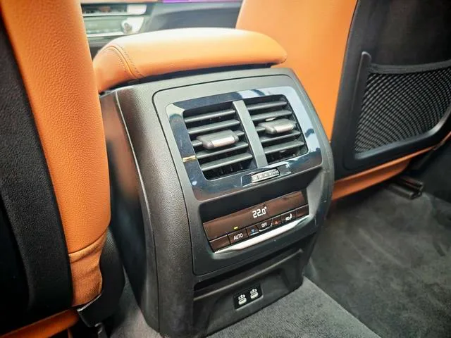 BMW X3 2021 xDrive28i M Sports suit interior photo 12 BMW X3 2021 xDrive28i M Sports suit interior photo 12