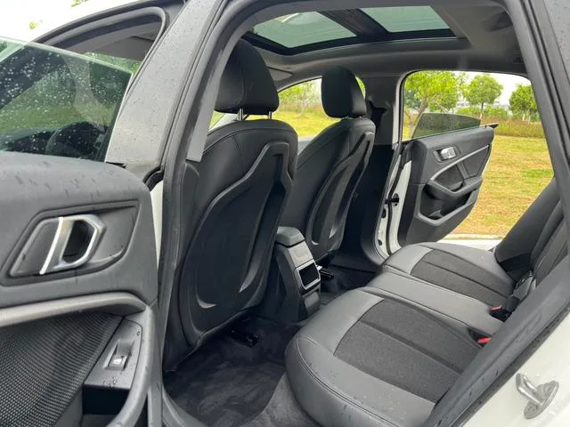 BMW 2 Series 2021 225i Four-door coupe M Sports suit interior photo 10 BMW 2 Series 2021 225i Four-door coupe M Sports suit interior photo 10