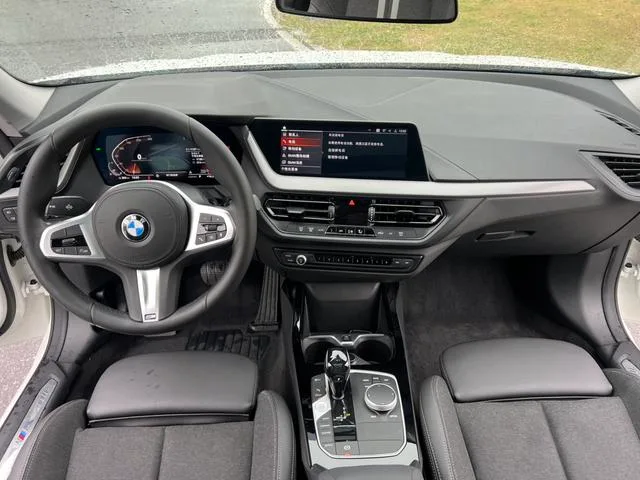 BMW 2 Series 2021 225i Four-door coupe M Sports suit interior photo 11 BMW 2 Series 2021 225i Four-door coupe M Sports suit interior photo 11