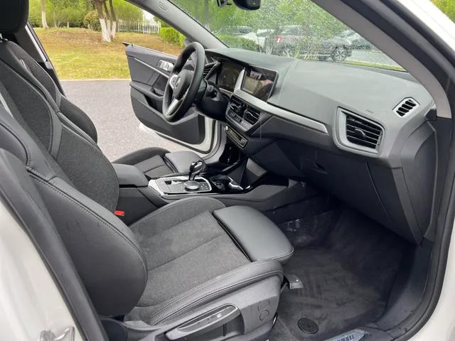 BMW 2 Series 2021 225i Four-door coupe M Sports suit interior photo 12 BMW 2 Series 2021 225i Four-door coupe M Sports suit interior photo 12