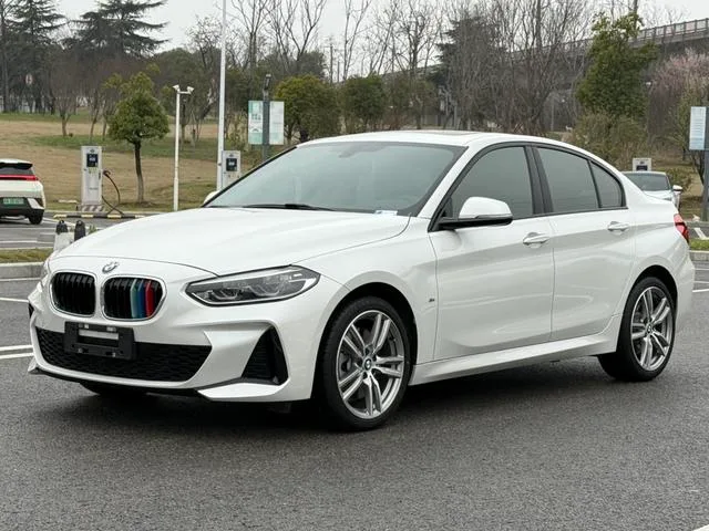 BMW 1 Series 2019 120i Leading Type M Sports suit exterior photo 1 BMW 1 Series 2019 120i Leading Type M Sports suit exterior photo 1