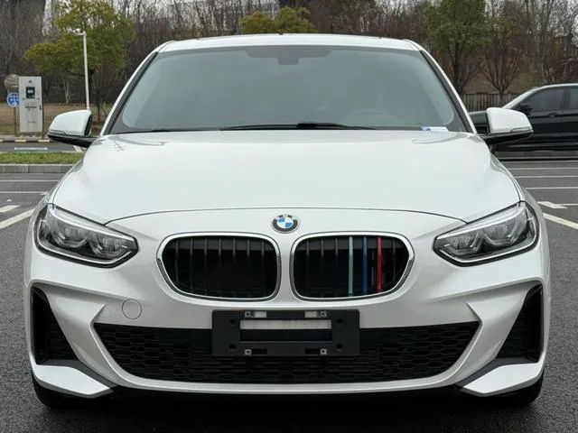 BMW 1 Series 2019 120i Leading Type M Sports suit exterior photo 2 BMW 1 Series 2019 120i Leading Type M Sports suit exterior photo 2