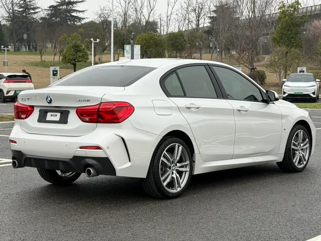 BMW 1 Series 2019 120i Leading Type M Sports suit exterior photo 4 BMW 1 Series 2019 120i Leading Type M Sports suit exterior photo 4