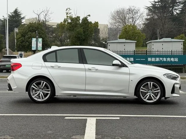 BMW 1 Series 2019 120i Leading Type M Sports suit exterior photo 7 BMW 1 Series 2019 120i Leading Type M Sports suit exterior photo 7