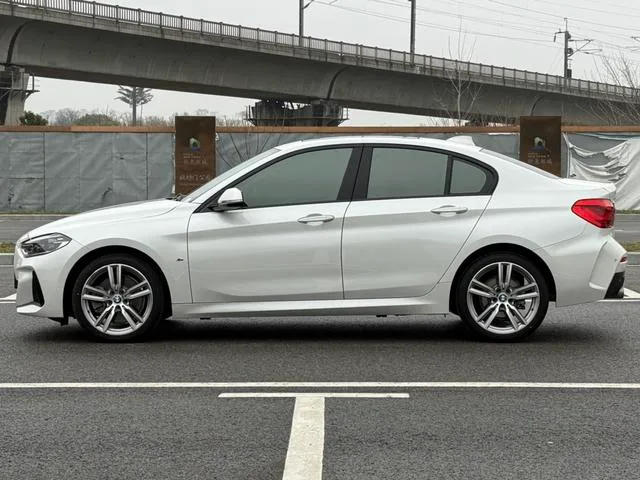 BMW 1 Series 2019 120i Leading Type M Sports suit exterior photo 8 BMW 1 Series 2019 120i Leading Type M Sports suit exterior photo 8