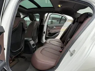 BMW 1 Series 2019 120i Leading Type M Sports suit interior photo 11 BMW 1 Series 2019 120i Leading Type M Sports suit interior photo 11