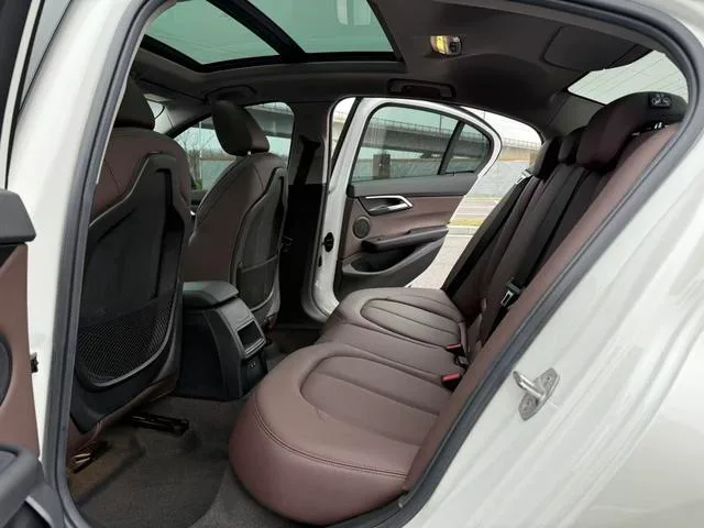 BMW 1 Series 2019 120i Leading Type M Sports suit interior photo 11 BMW 1 Series 2019 120i Leading Type M Sports suit interior photo 11