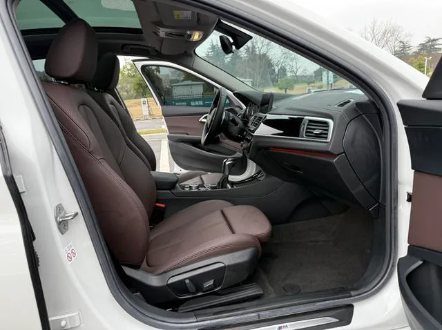 BMW 1 Series 2019 120i Leading Type M Sports suit interior photo 12 BMW 1 Series 2019 120i Leading Type M Sports suit interior photo 12