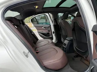 BMW 1 Series 2019 120i Leading Type M Sports suit interior photo 13 BMW 1 Series 2019 120i Leading Type M Sports suit interior photo 13