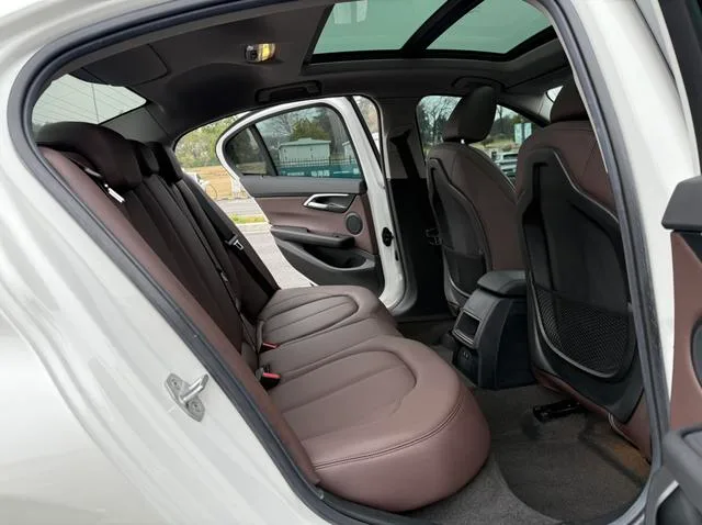 BMW 1 Series 2019 120i Leading Type M Sports suit interior photo 13 BMW 1 Series 2019 120i Leading Type M Sports suit interior photo 13