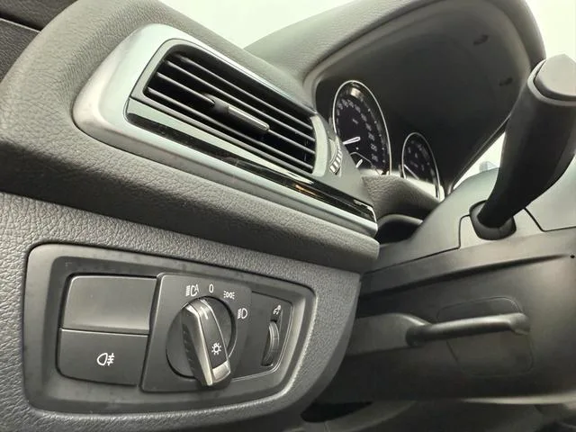 BMW 1 Series 2019 120i Leading Type M Sports suit interior photo 17 BMW 1 Series 2019 120i Leading Type M Sports suit interior photo 17