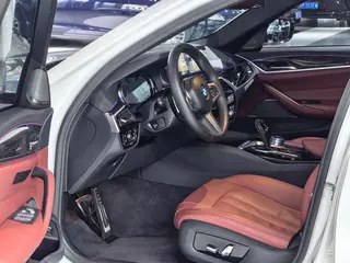 BMW 5 Series 2018 Restyling 530Li Premium Class M Sports suit exterior photo 3 BMW 5 Series 2018 Restyling 530Li Premium Class M Sports suit exterior photo 3