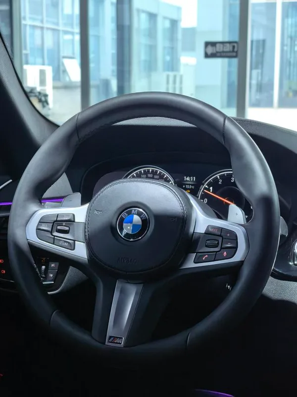 BMW 5 Series 2018 Restyling 530Li Premium Class M Sports suit interior photo 10 BMW 5 Series 2018 Restyling 530Li Premium Class M Sports suit interior photo 10