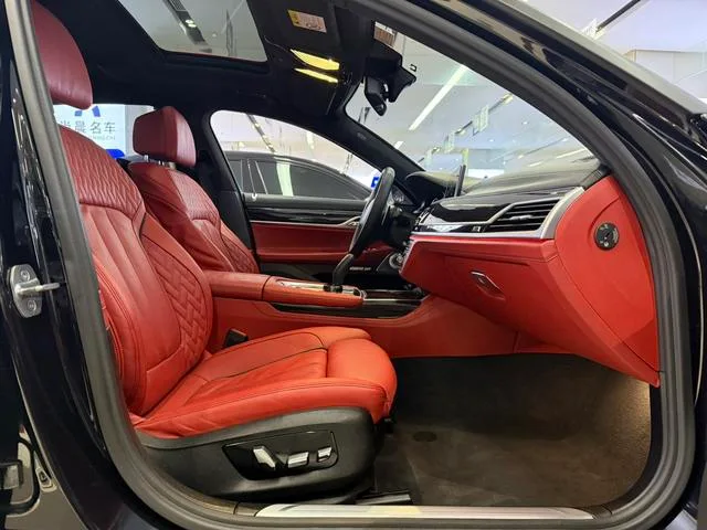 BMW 7 Series 2017 M760Li xDrive Excellence Luxury Edition exterior photo 8