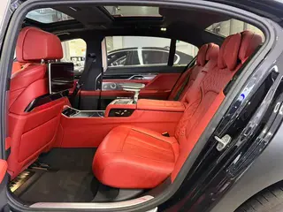 BMW 7 Series 2017 M760Li xDrive Excellence Luxury Edition interior photo 12