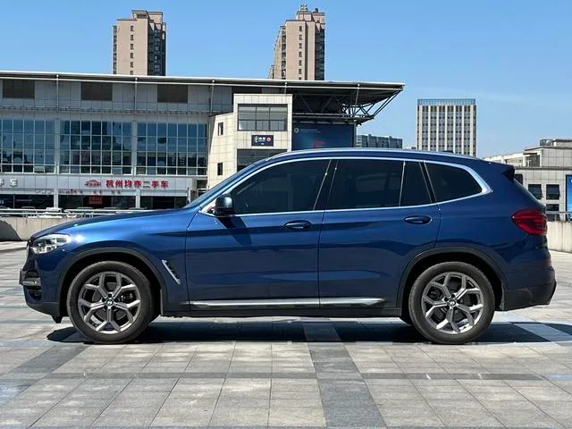 BMW X3 2020 xDrive28i Роскошный набор экстерьер фото 3 BMW X3 2020 xDrive28i Роскошный набор экстерьер фото 3