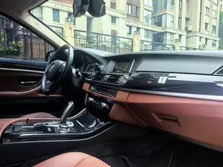 BMW 5 Series 2017 520Li Elegant style interior photo 9 BMW 5 Series 2017 520Li Elegant style interior photo 9