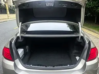 BMW 5 Series 2017 520Li Elegant style interior photo 13 BMW 5 Series 2017 520Li Elegant style interior photo 13