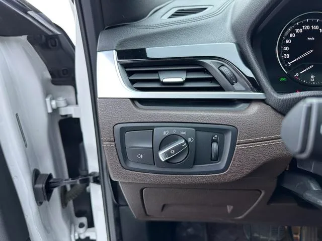 BMW X2 2021 sDrive25i M Off-road suit interior photo 11 BMW X2 2021 sDrive25i M Off-road suit interior photo 11