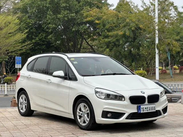 BMW 2 Series Touring 2016 218i Leader extérieur photo 3 BMW 2 Series Touring 2016 218i Leader extérieur photo 3