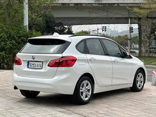 BMW 2 Series Touring 2016 218i Leader extérieur photo 4 BMW 2 Series Touring 2016 218i Leader extérieur photo 4