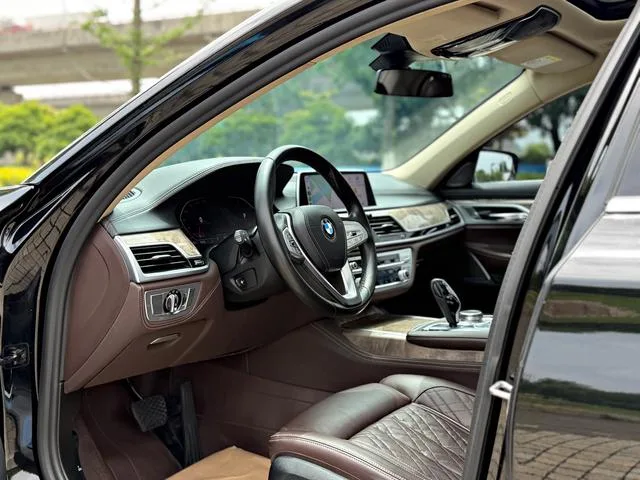 BMW 7 Series 2021 740Li Leading Type Luxury Set exterior photo 5 BMW 7 Series 2021 740Li Leading Type Luxury Set exterior photo 5