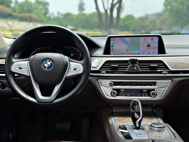 BMW 7 Series 2021 740Li Leading Type Luxury Set exterior photo 8 BMW 7 Series 2021 740Li Leading Type Luxury Set exterior photo 8