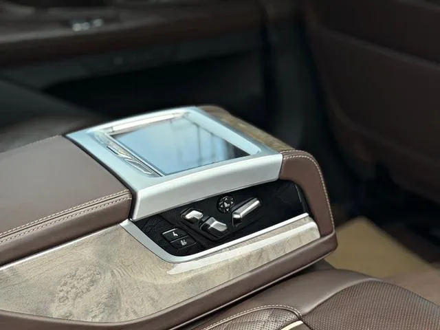 BMW 7 Series 2021 740Li Leading Type Luxury Set interior photo 13 BMW 7 Series 2021 740Li Leading Type Luxury Set interior photo 13