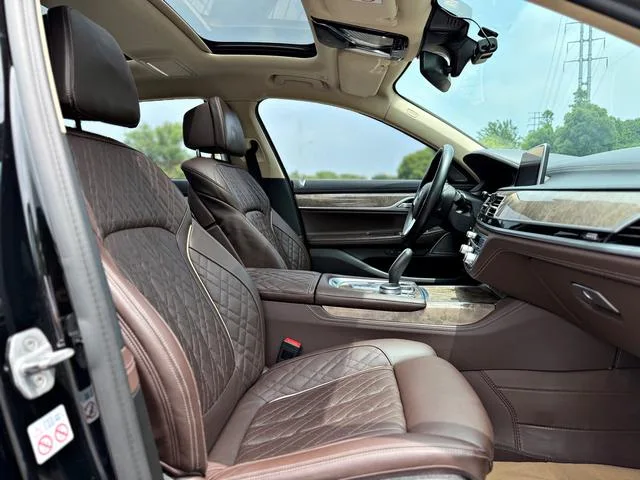 BMW 7 Series 2021 740Li Leading Type Luxury Set interior photo 15 BMW 7 Series 2021 740Li Leading Type Luxury Set interior photo 15