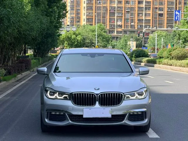 BMW 7 Series 2018 730Li Premium Class M Sports suit exterior photo 2