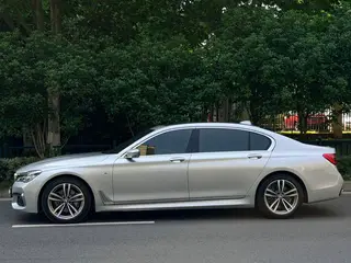 BMW 7 Series 2018 730Li Premium Class M Sports suit exterior photo 3