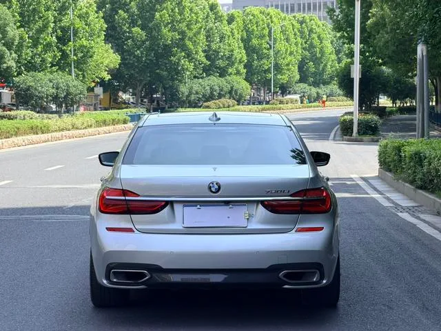 BMW 7 Series 2018 730Li Premium Class M Sports suit exterior photo 4