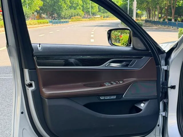 BMW 7 Series 2018 730Li Premium Class M Sports suit exterior photo 7
