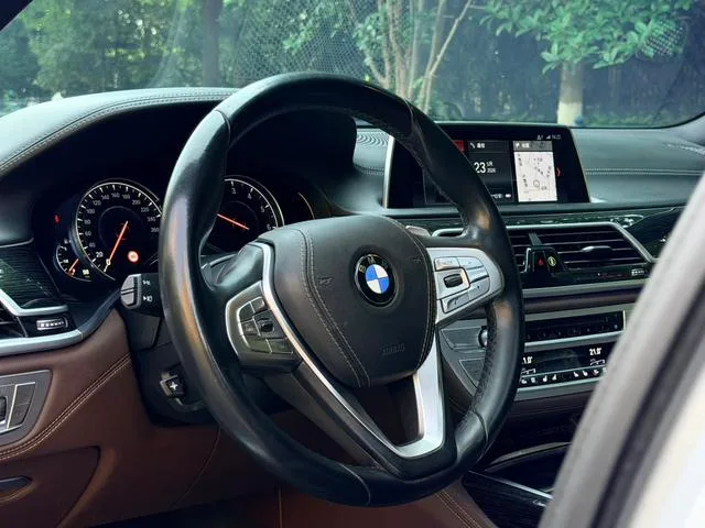 BMW 7 Series 2018 730Li Premium Class M Sports suit exterior photo 8