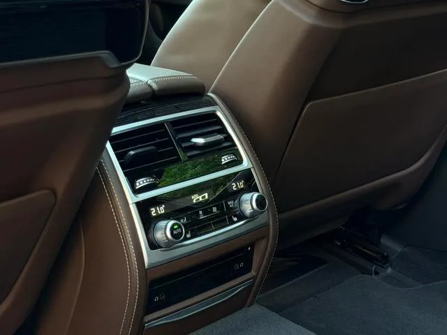 BMW 7 Series 2018 730Li Premium Class M Sports suit interior photo 12