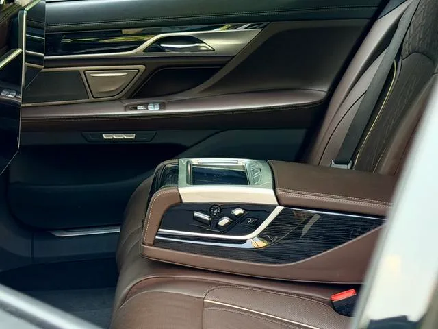 BMW 7 Series 2018 730Li Premium Class M Sports suit interior photo 13