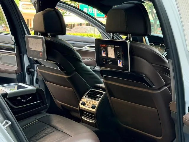 BMW 7 Series 2018 730Li Premium Class M Sports suit interior photo 17
