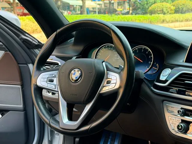 BMW 7 Series 2018 730Li Premium Class M Sports suit interior photo 20