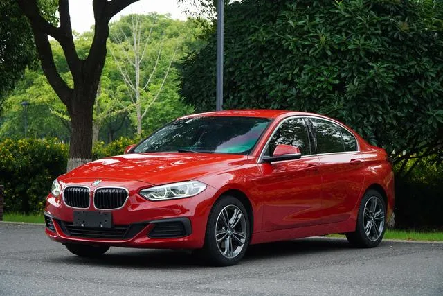 BMW 1 Series 2020 120i Style tendance extérieur photo 1 BMW 1 Series 2020 120i Style tendance extérieur photo 1